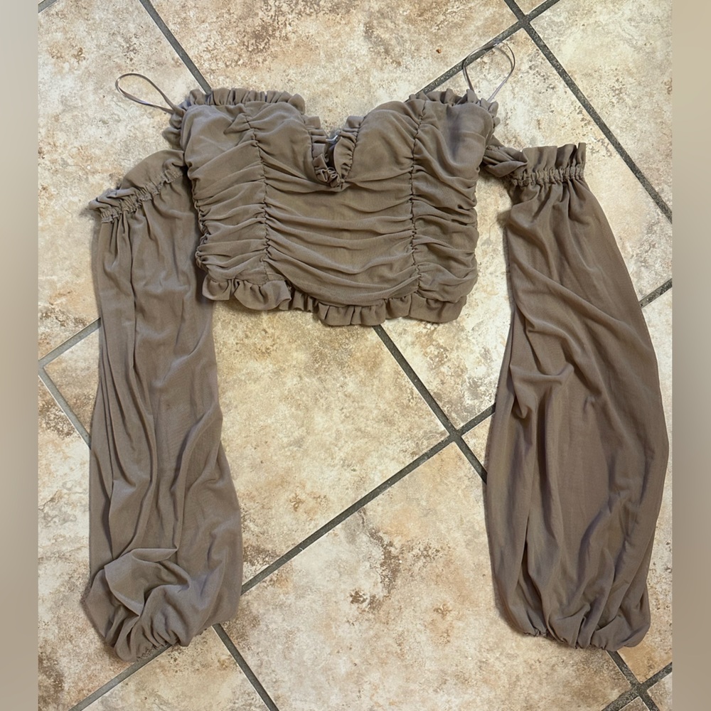 Brown/tan cropped off sleeve top